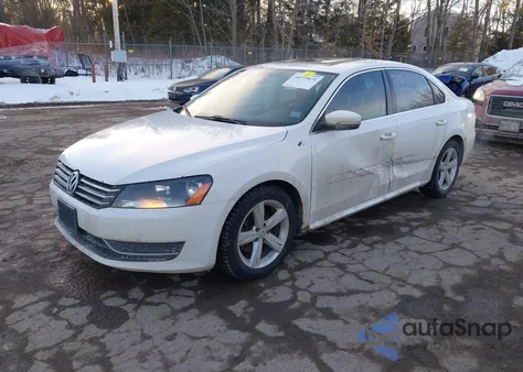 2013 Volkswagen Passat 2.5L Se z USA, uszkodzony, nr VIN 1VWBH7A33DC042618